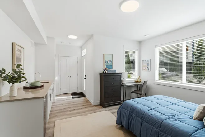 Lock-off flex room with separate entrance